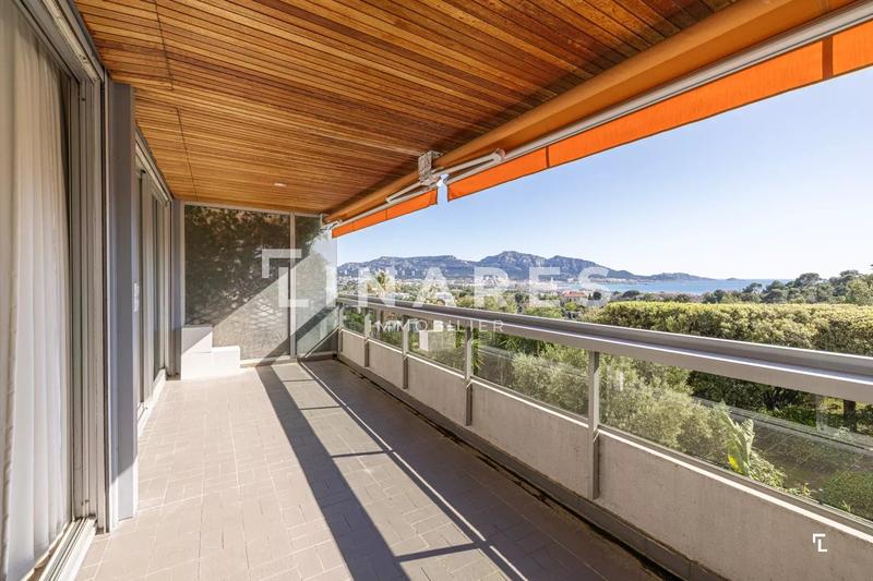 Appartement - 90 m² - 3 pièces