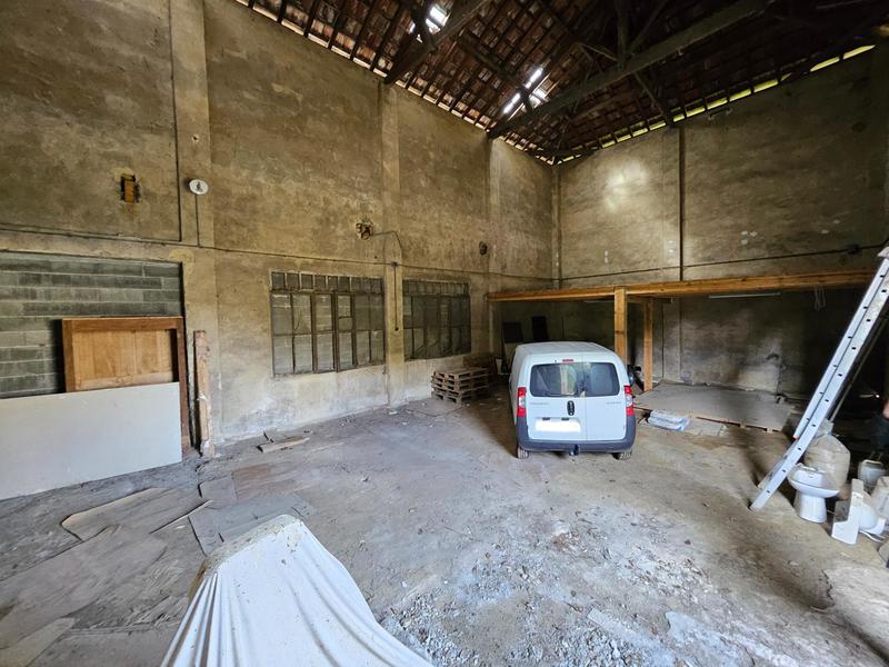 Maison - 610 m² - 5 pièces