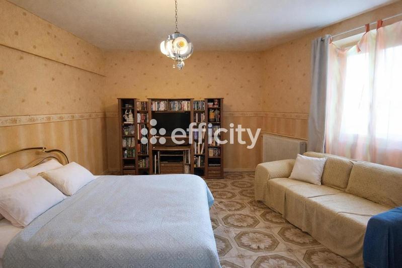 Maison - 200 m² - 9 pièces