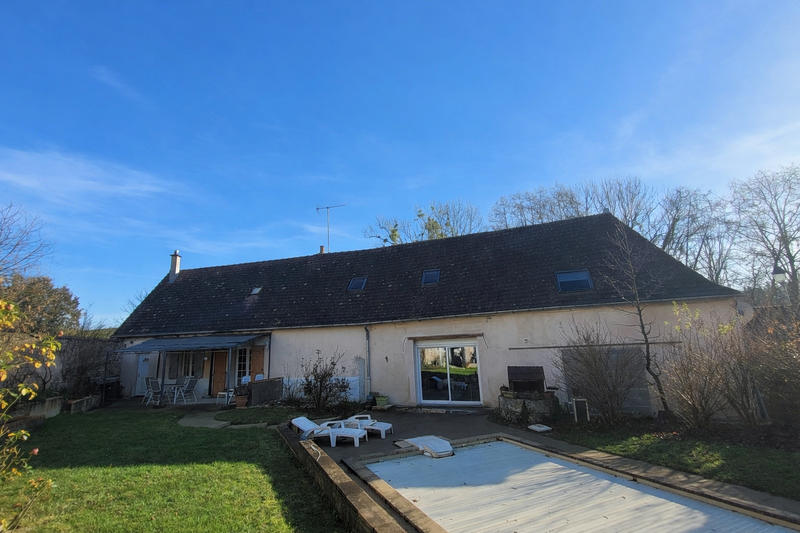 Maison - 237 m² - 10 pièces