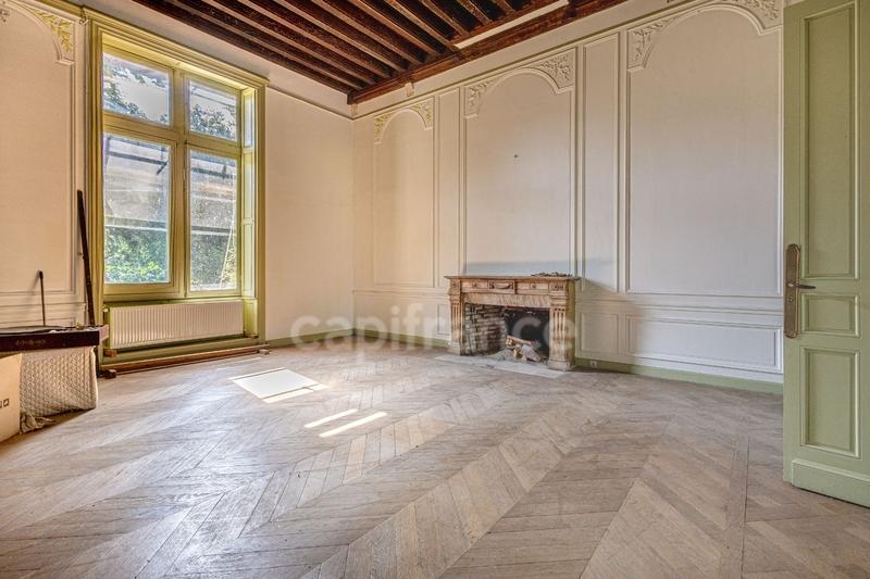 Château - 1 174 m² - 30 pièces