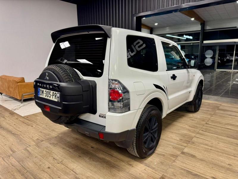 Mitsubishi Pajero III (2) 3.2 Di-D 200 Sport Black 3p