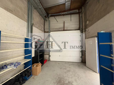 Entrepôt - 420 m²