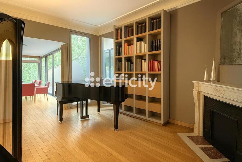 Villa - 230 m² - 10 pièces