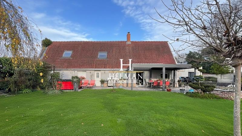 Maison - 201 m² - 6 pièces