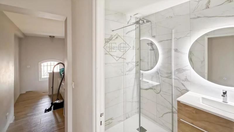 Villa - 220 m² - 5 pièces