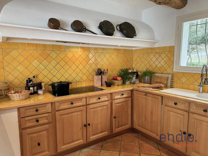 Maison - 221 m² - 5 pièces