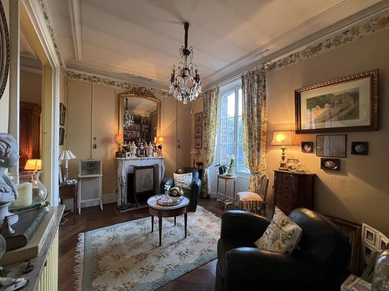 Maison - 250 m² - 8 pièces