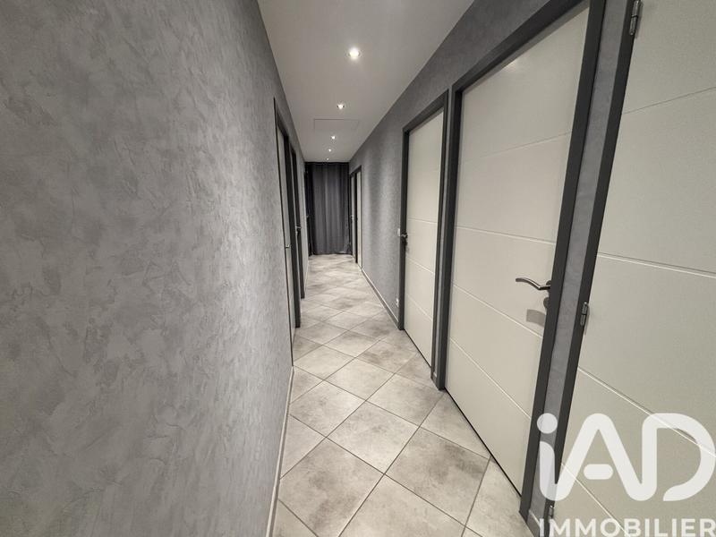 Maison - 220 m² - 8 pièces