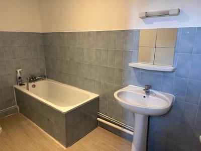 Appartement - 100 m² - 4 pièces