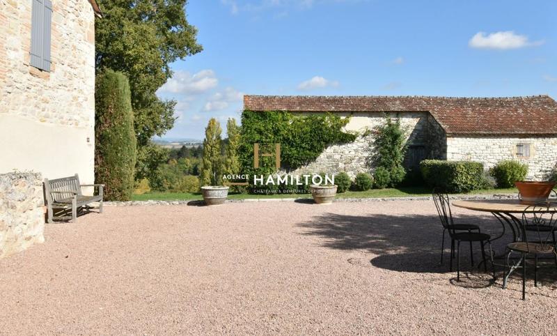 Maison - 270 m² - 7 pièces