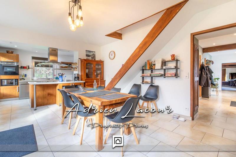 Maison - 206 m² - 7 pièces