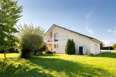 Maison - 270 m² - 7 pièces
