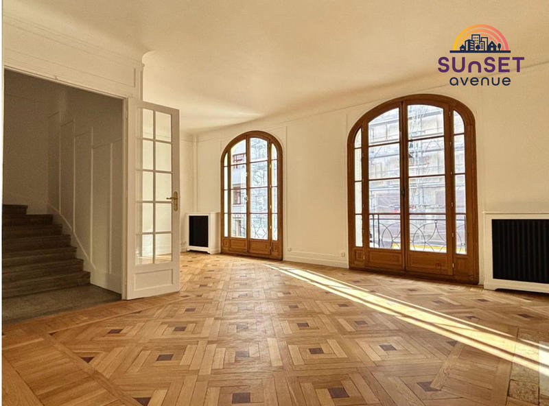 Maison - 237 m² - 9 pièces