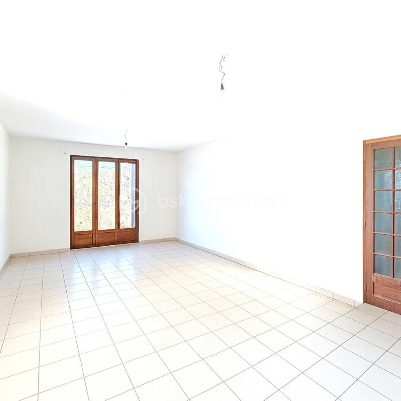 Maison - 214 m² - 9 pièces