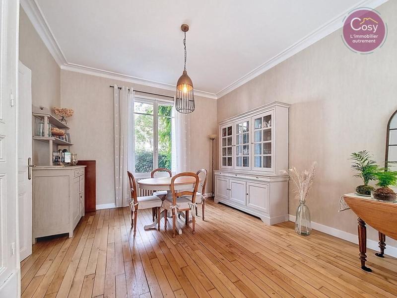 Maison bourgeoise - 131 m² - 6 pièces