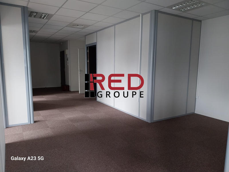 Bureau - 92 m² - 8 pièces