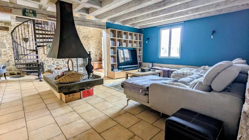 Maison - 237 m² - 6 pièces