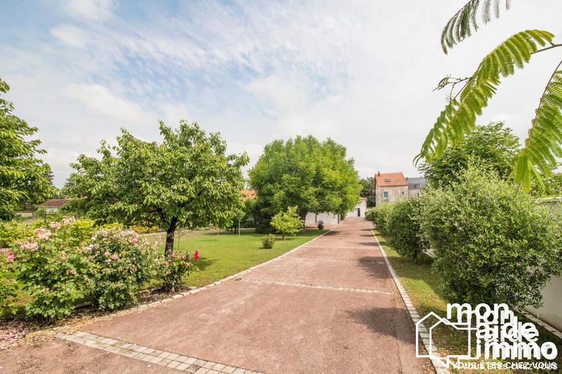 Maison - 220 m² - 5 pièces