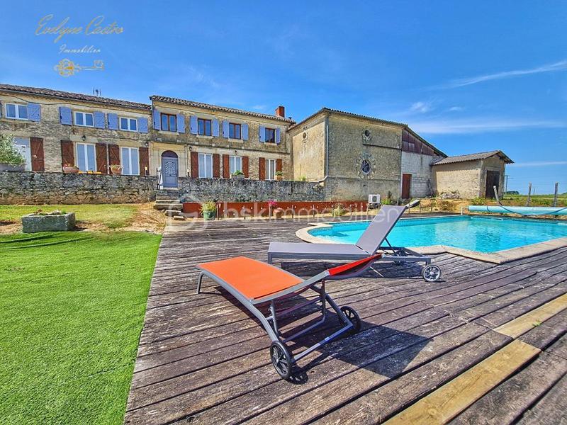 Maison - 323 m² - 8 pièces