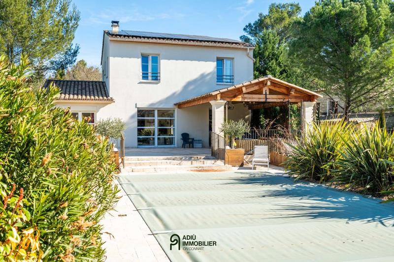 Villa - 205 m² - 6 pièces