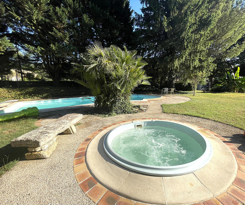 Maison - 220 m² - 6 pièces