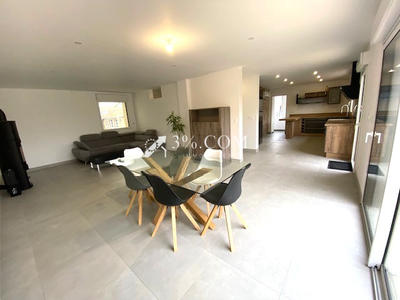 Maison - 142 m² - 8 pièces