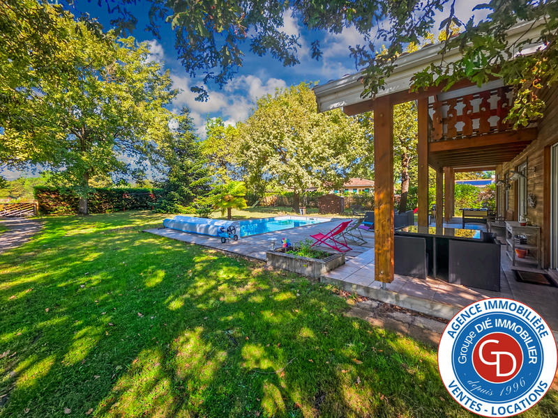 Maison - 184 m² - 8 pièces