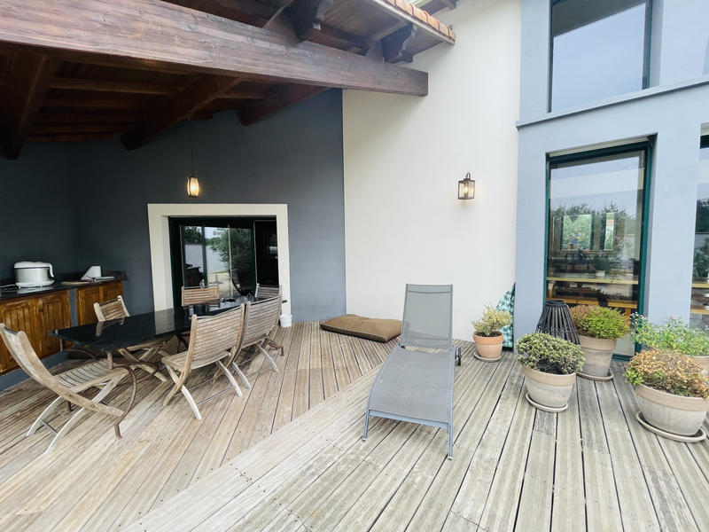 Maison - 270 m² - 6 pièces