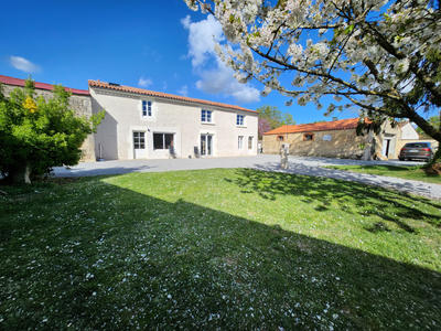 Maison - 180 m² - 7 pièces