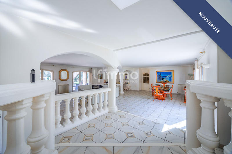 Villa - 270 m² - 6 pièces