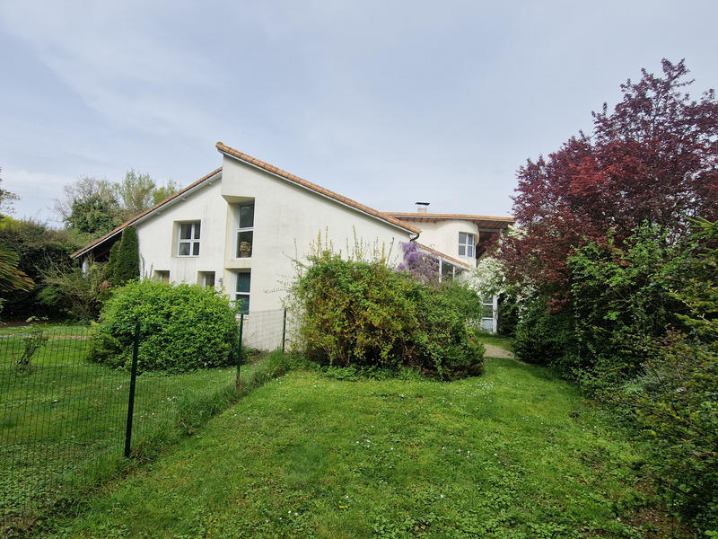 Maison - 246 m² - 10 pièces