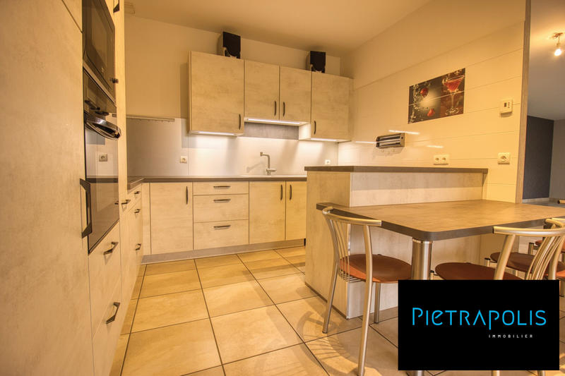 Maison traditionnelle - 175 m² - 6 pièces