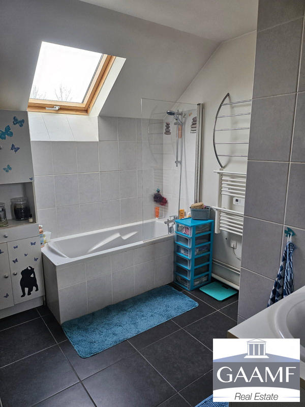 Maison traditionnelle - 107 m² - 4 pièces