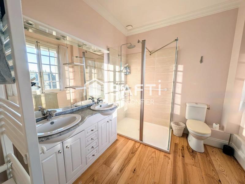 Maison - 323 m² - 11 pièces