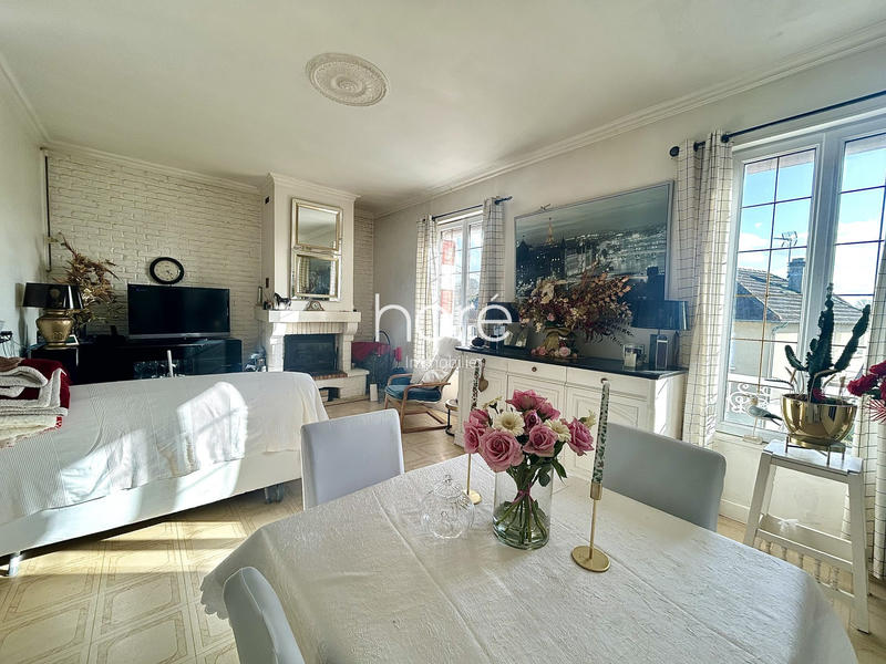 Maison - 210 m² - 12 pièces