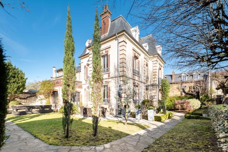 Maison bourgeoise - 235 m² - 8 pièces