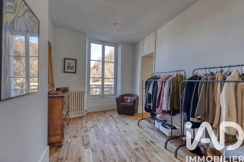 Maison - 241 m² - 6 pièces