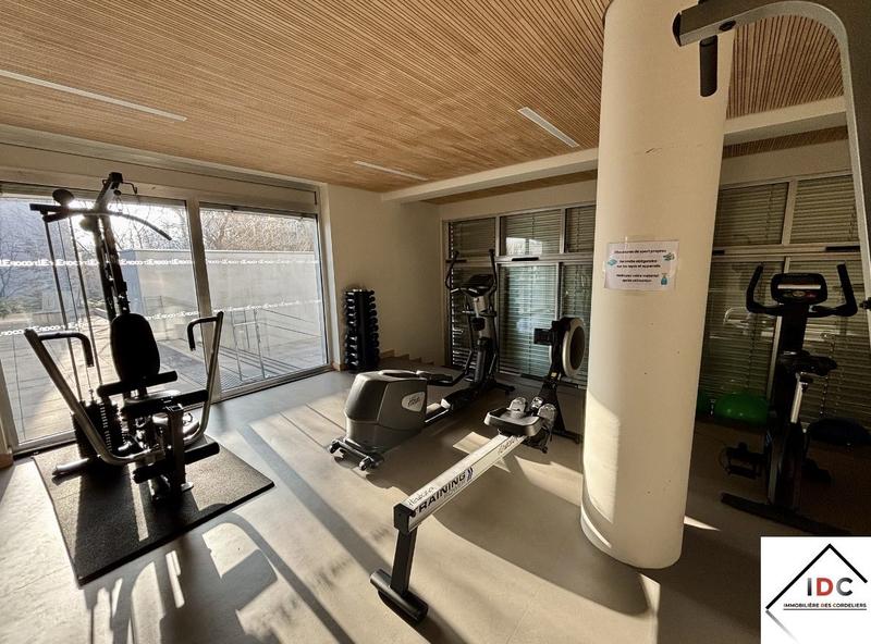 Appartement - 110 m² - 5 pièces