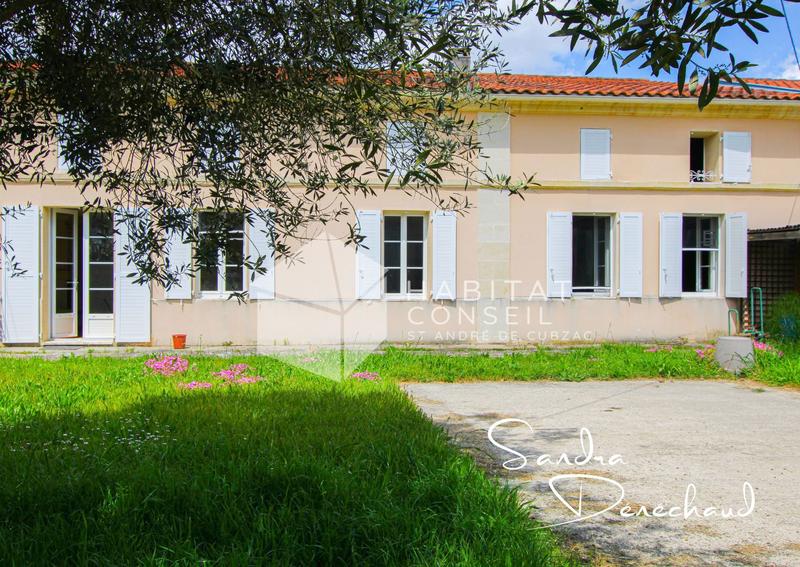 Maison - 216 m² - 8 pièces