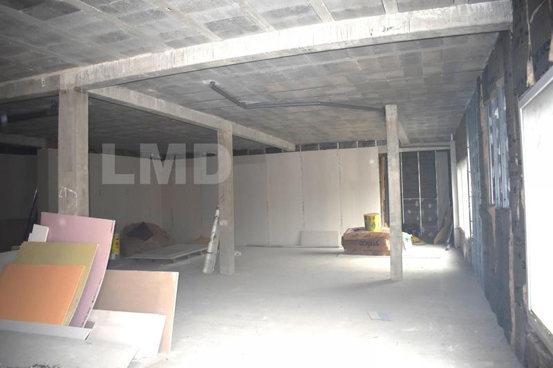 Local commercial - 180 m² - 1 pièce