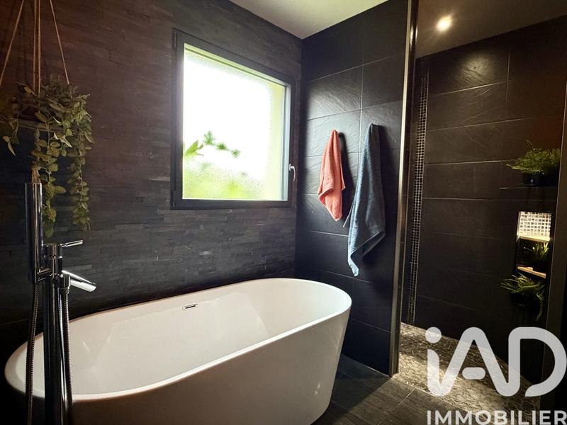 Maison - 98 m² - 5 pièces