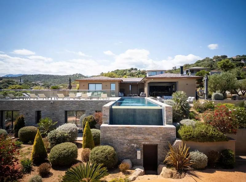 Villa - 249 m² - 7 pièces