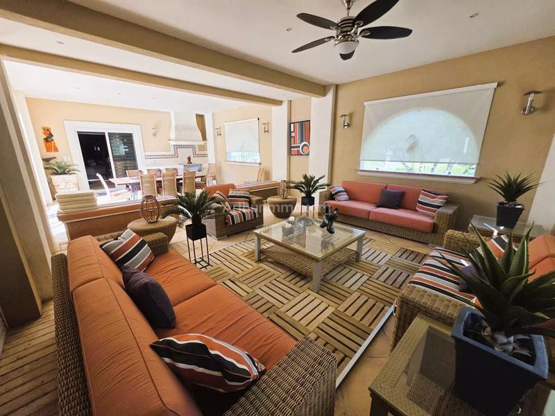 Maison - 226 m² - 7 pièces