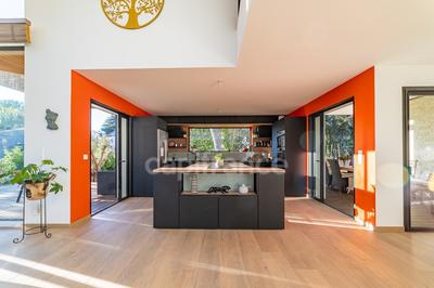 Maison - 220 m² - 7 pièces