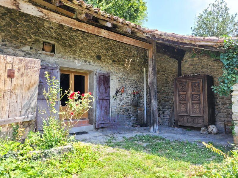 Maison traditionnelle - 231 m² - 8 pièces