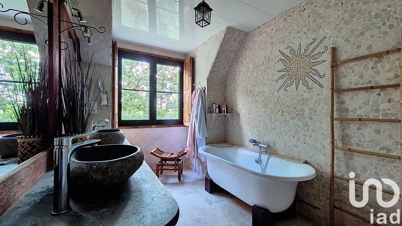 Maison - 370 m² - 8 pièces