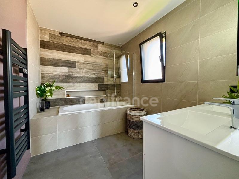 Maison - 180 m² - 6 pièces