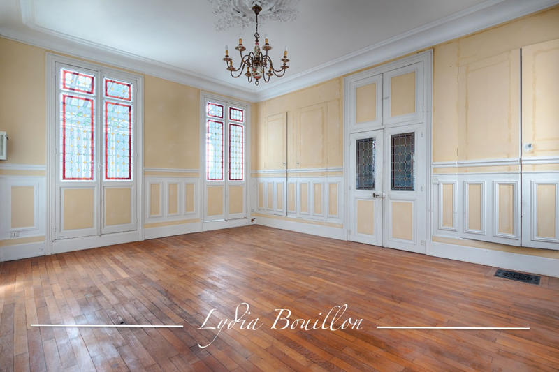 Propriété - 395 m² - 14 pièces