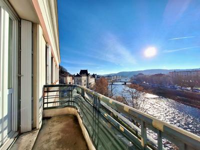 Appartement - 99 m² - 5 pièces